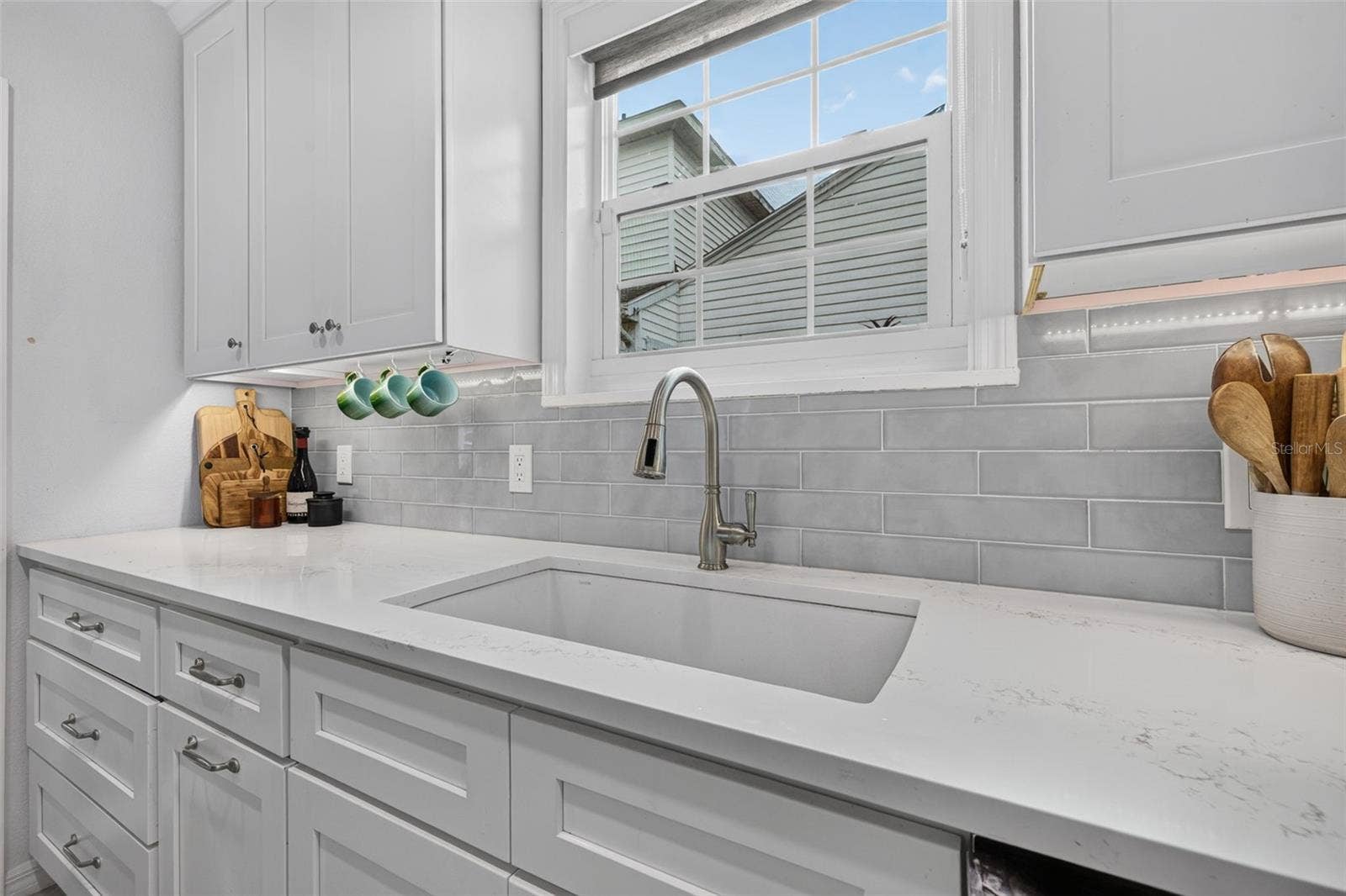 118 26TH AVENUE N, St Petersburg, FL 33704 118 26TH AVENUE N, St Petersburg, FL 33704