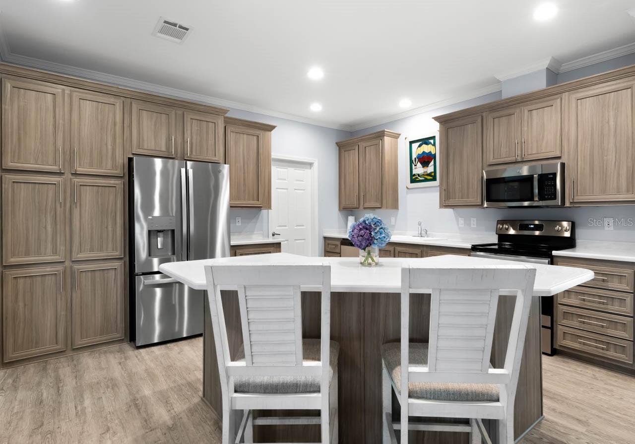 102 E SAINT LUCIA LOOP, Apollo Beach, FL 33572 102 E SAINT LUCIA LOOP, Apollo Beach, FL 33572