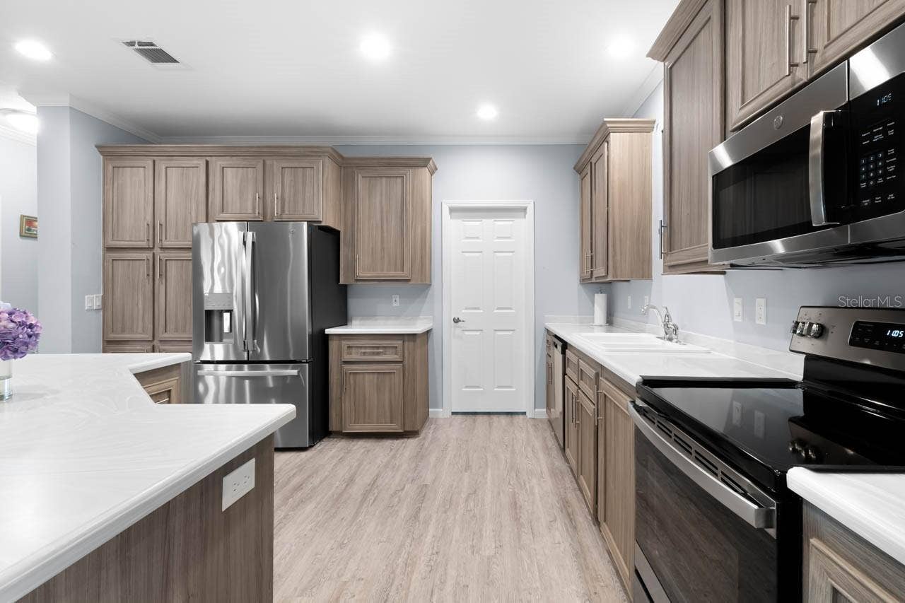 102 E SAINT LUCIA LOOP, Apollo Beach, FL 33572 102 E SAINT LUCIA LOOP, Apollo Beach, FL 33572