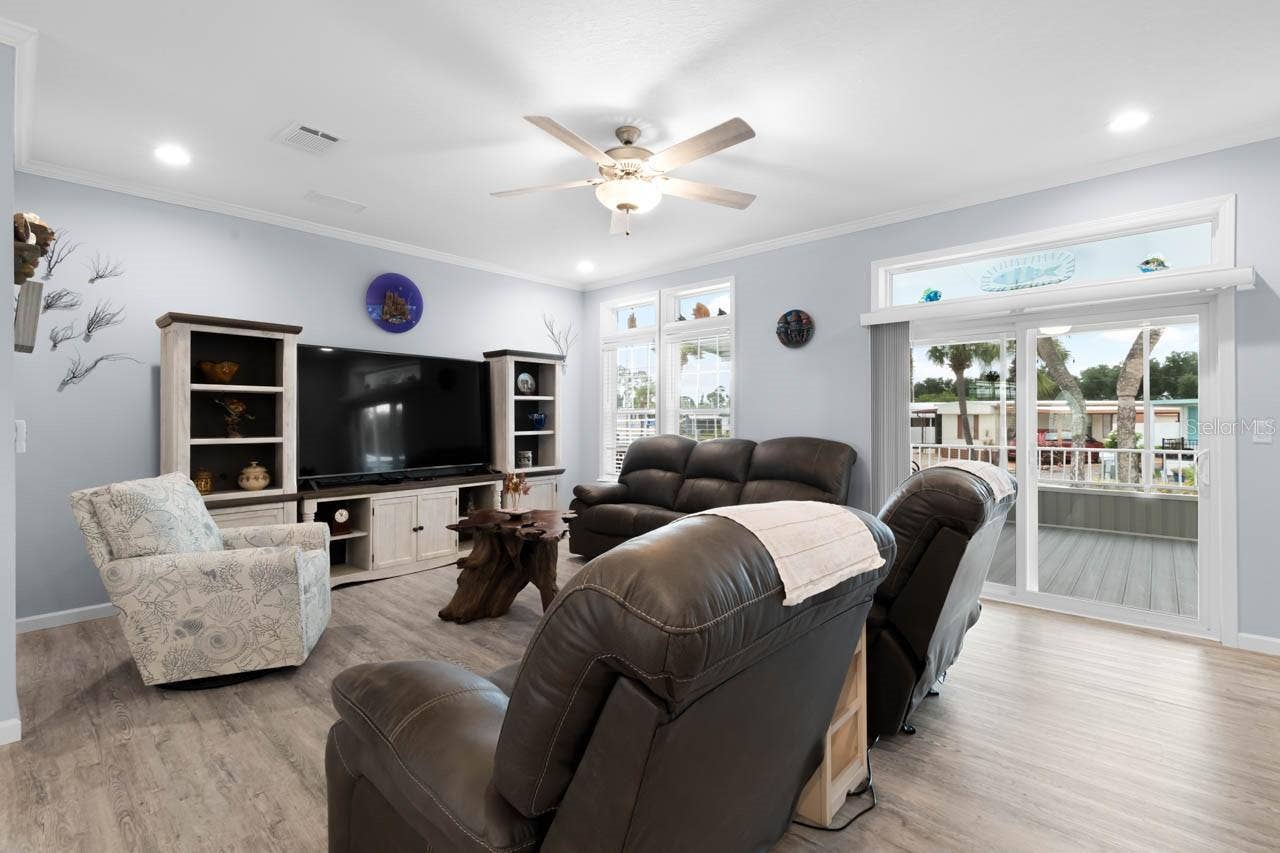 102 E SAINT LUCIA LOOP, Apollo Beach, FL 33572 102 E SAINT LUCIA LOOP, Apollo Beach, FL 33572