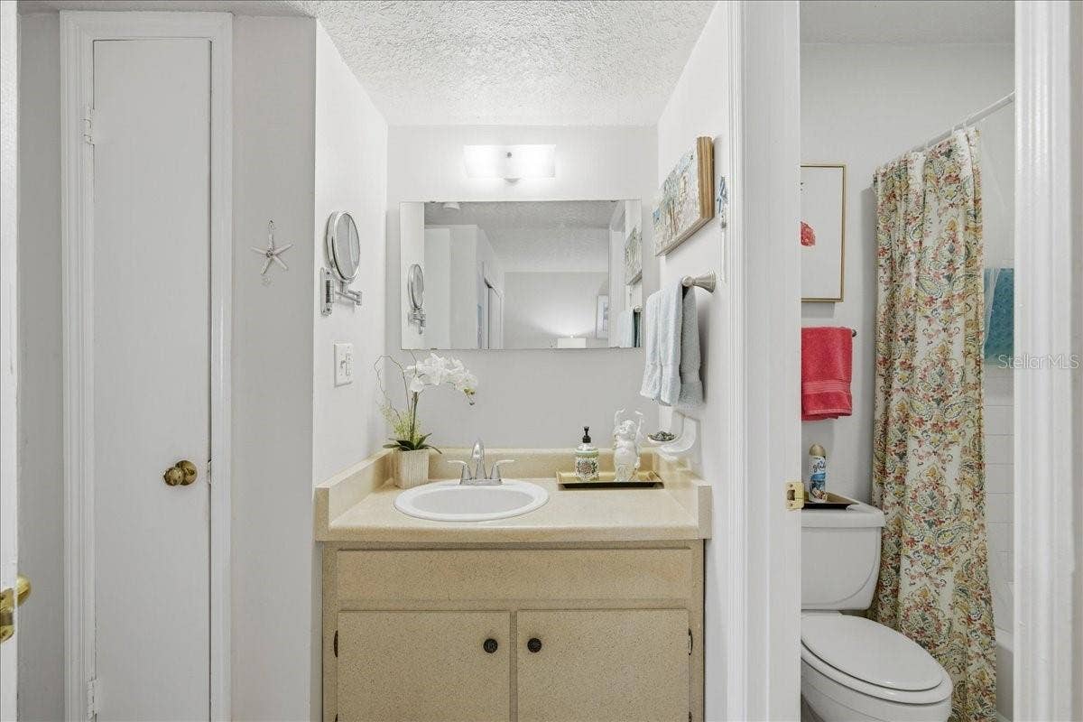 111 SEAHORSE DRIVE SE, #B, St Petersburg, FL 33705 111 SEAHORSE DRIVE SE, #B, St Petersburg, FL 33705