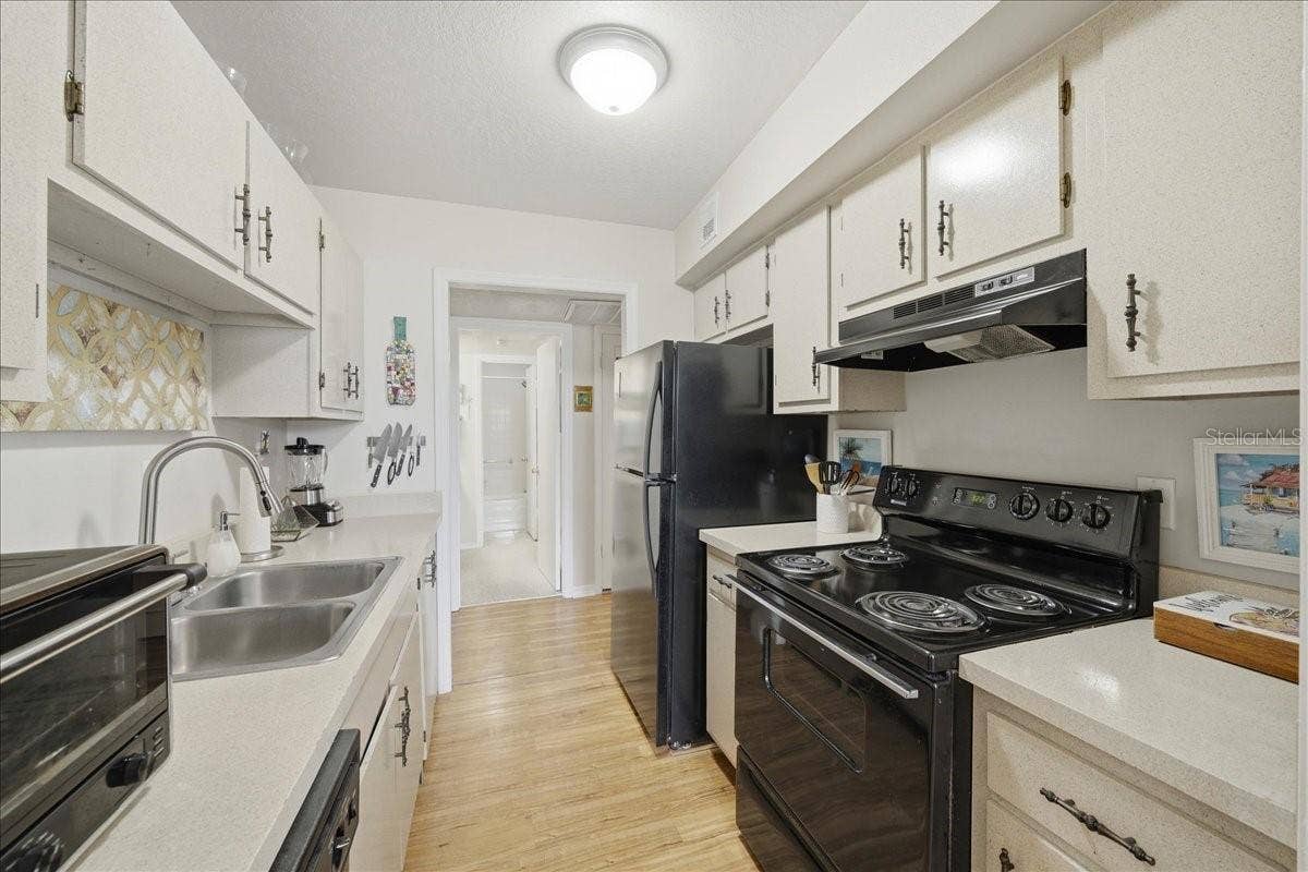 111 SEAHORSE DRIVE SE, #B, St Petersburg, FL 33705 111 SEAHORSE DRIVE SE, #B, St Petersburg, FL 33705