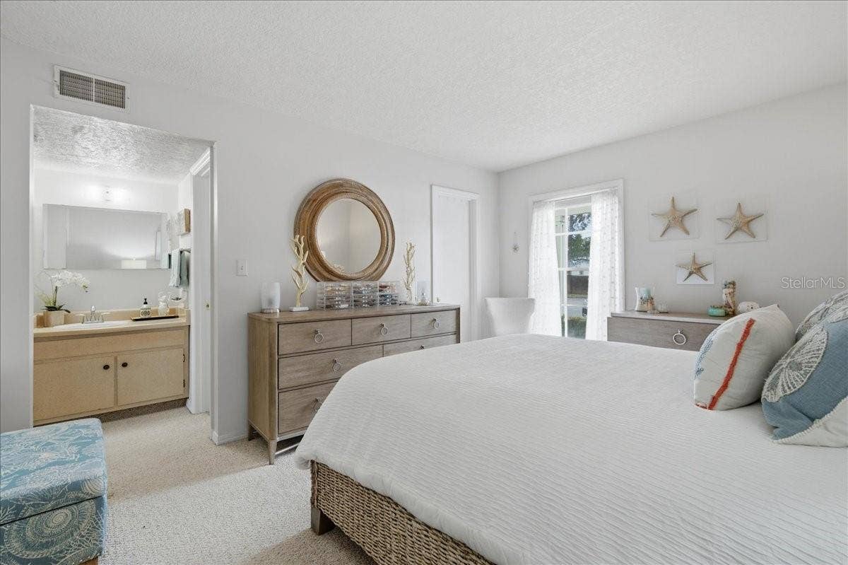 111 SEAHORSE DRIVE SE, #B, St Petersburg, FL 33705 111 SEAHORSE DRIVE SE, #B, St Petersburg, FL 33705