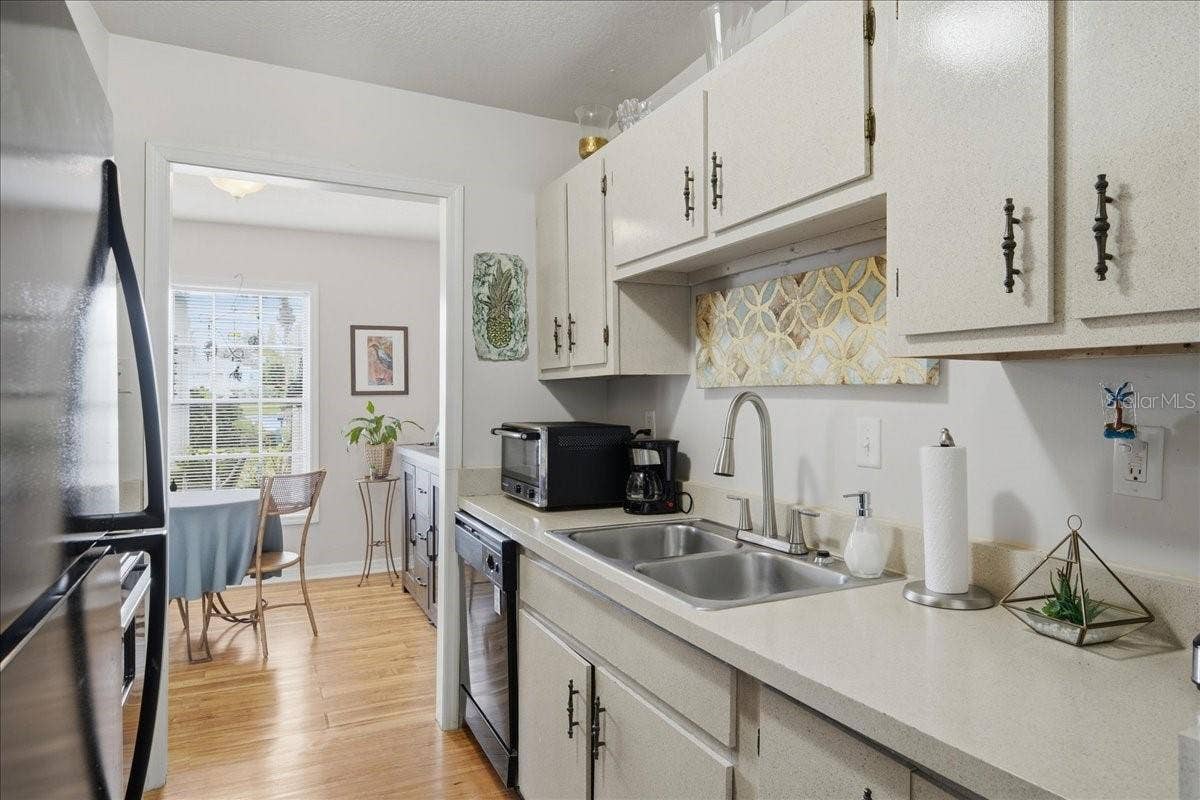 111 SEAHORSE DRIVE SE, #B, St Petersburg, FL 33705 111 SEAHORSE DRIVE SE, #B, St Petersburg, FL 33705