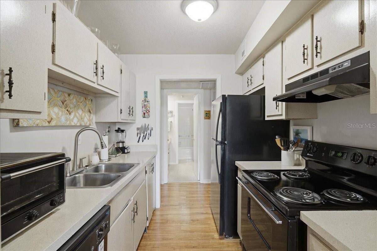 111 SEAHORSE DRIVE SE, #B, St Petersburg, FL 33705 111 SEAHORSE DRIVE SE, #B, St Petersburg, FL 33705