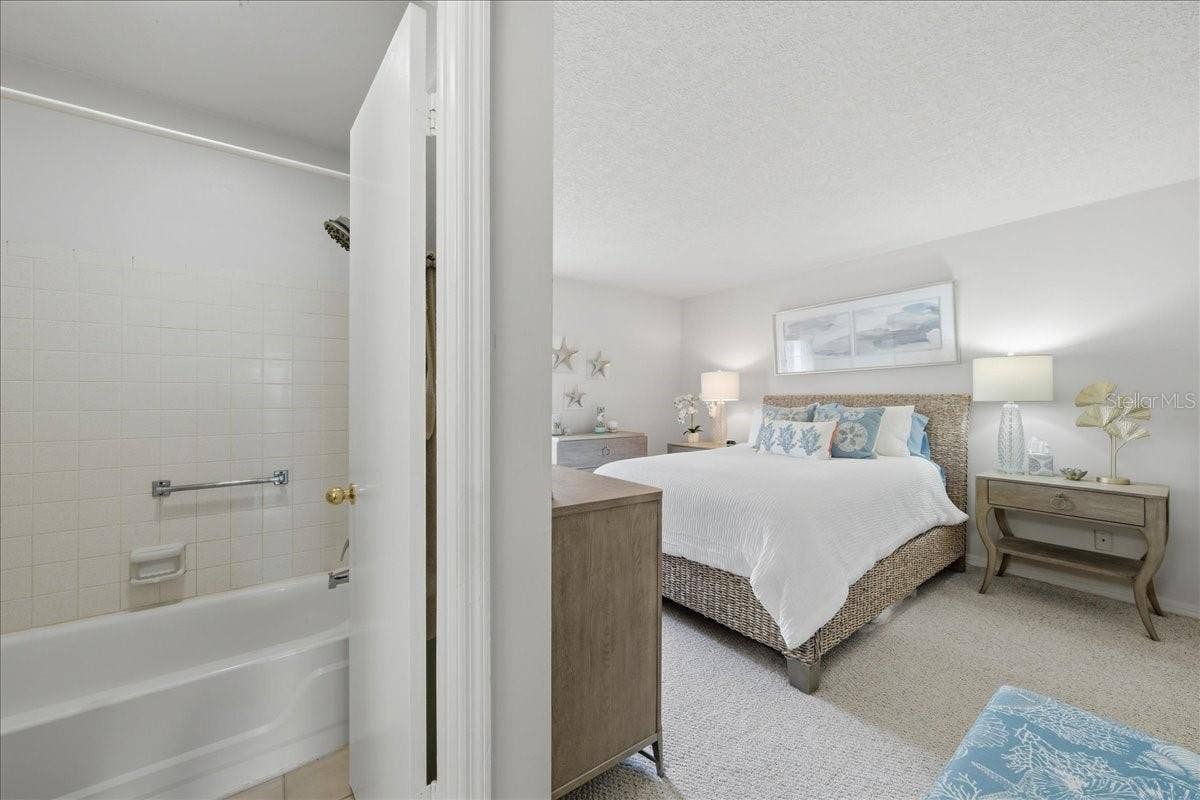 111 SEAHORSE DRIVE SE, #B, St Petersburg, FL 33705 111 SEAHORSE DRIVE SE, #B, St Petersburg, FL 33705