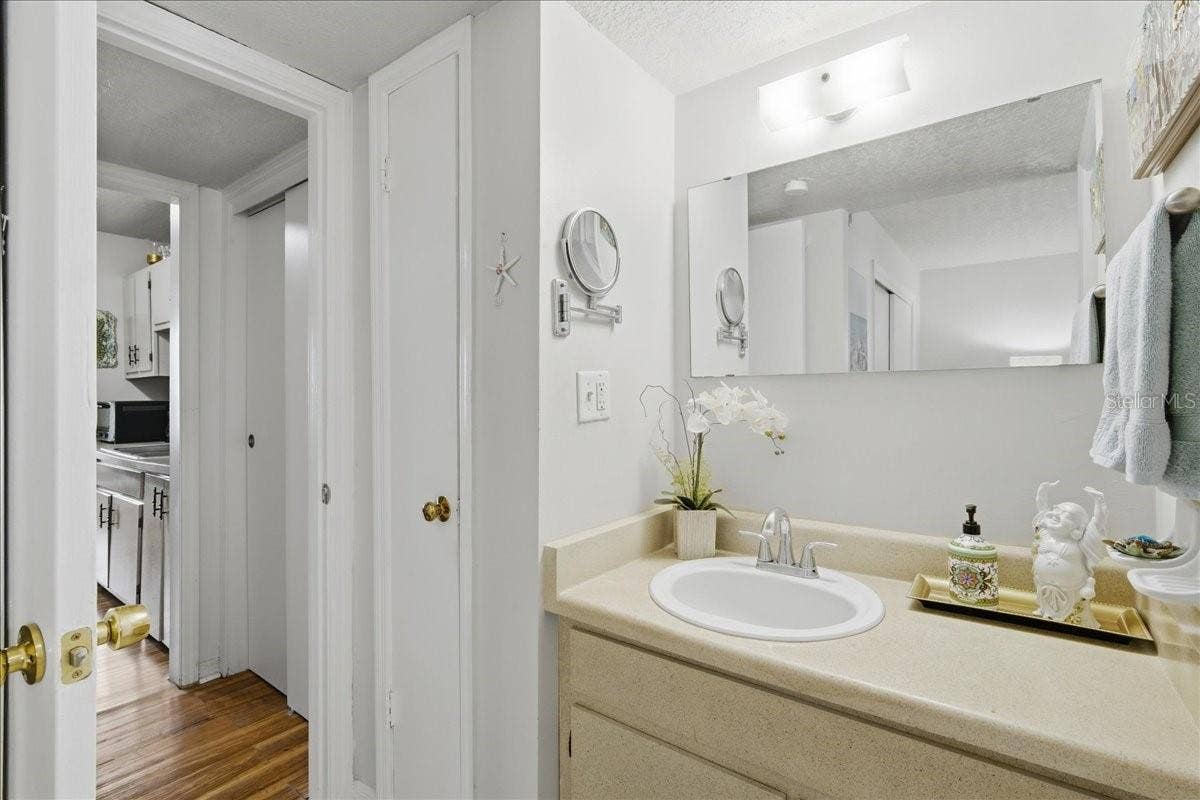 111 SEAHORSE DRIVE SE, #B, St Petersburg, FL 33705 111 SEAHORSE DRIVE SE, #B, St Petersburg, FL 33705