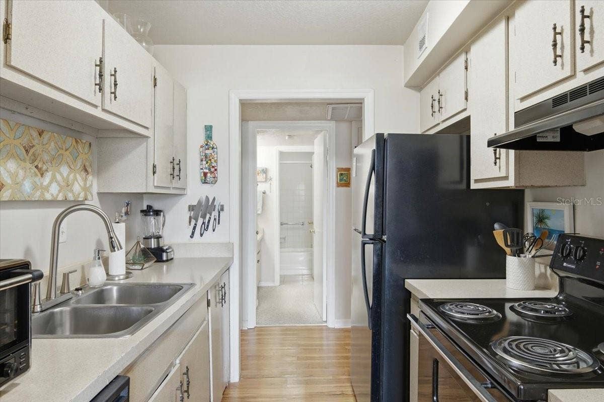 111 SEAHORSE DRIVE SE, #B, St Petersburg, FL 33705 111 SEAHORSE DRIVE SE, #B, St Petersburg, FL 33705