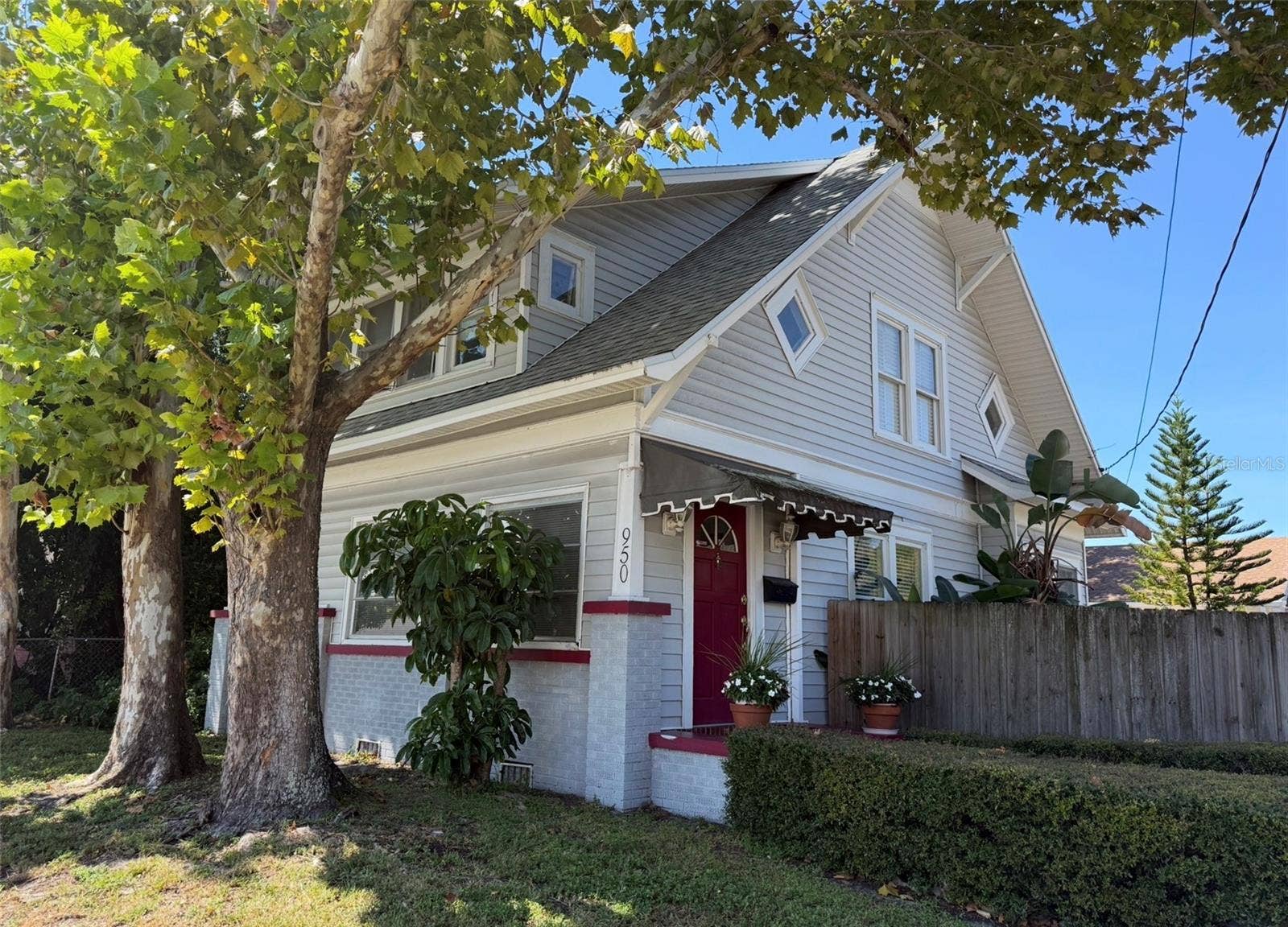 950 10TH STREET N, St Petersburg, FL 33705 950 10TH STREET N, St Petersburg, FL 33705