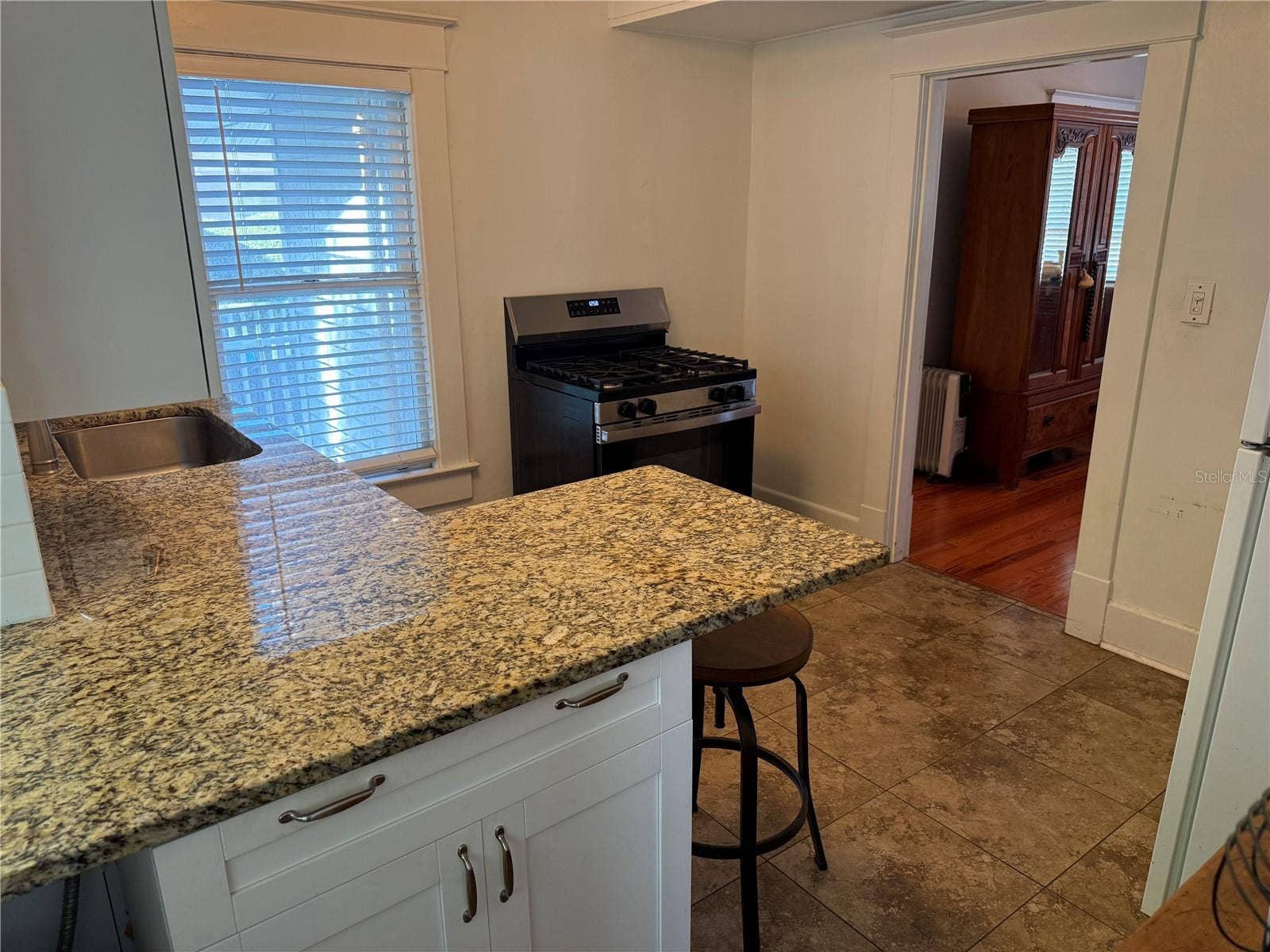950 10TH STREET N, St Petersburg, FL 33705 950 10TH STREET N, St Petersburg, FL 33705