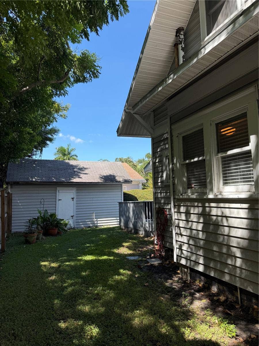 950 10TH STREET N, St Petersburg, FL 33705 950 10TH STREET N, St Petersburg, FL 33705