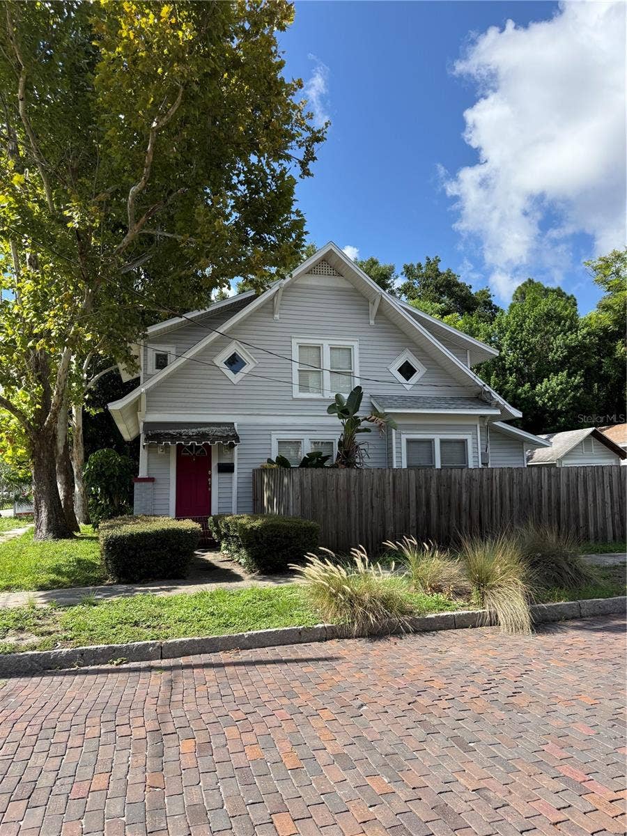 950 10TH STREET N, St Petersburg, FL 33705 950 10TH STREET N, St Petersburg, FL 33705