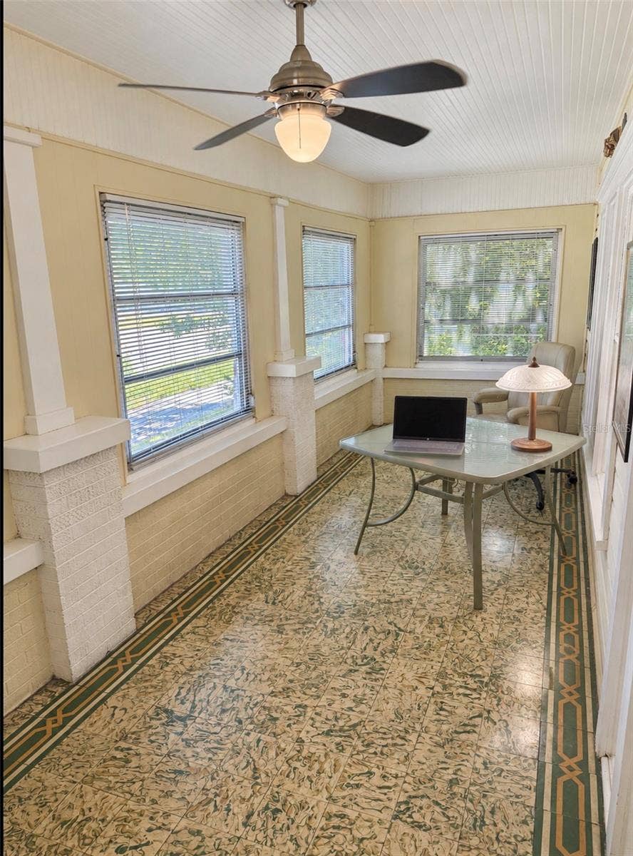 950 10TH STREET N, St Petersburg, FL 33705 950 10TH STREET N, St Petersburg, FL 33705