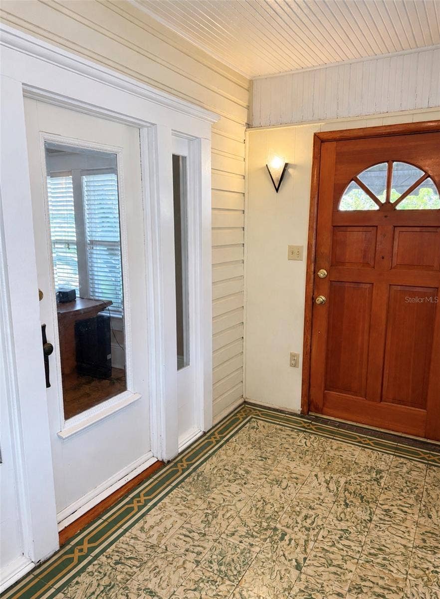 950 10TH STREET N, St Petersburg, FL 33705 950 10TH STREET N, St Petersburg, FL 33705
