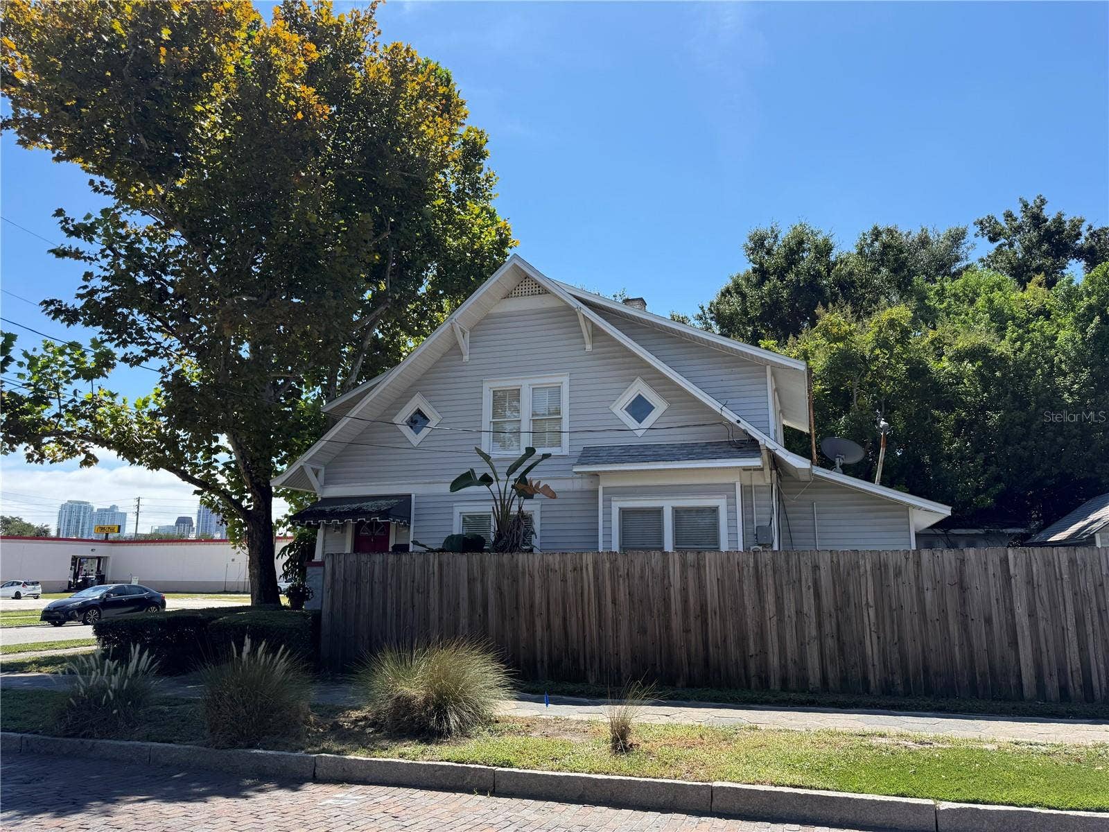 950 10TH STREET N, St Petersburg, FL 33705 950 10TH STREET N, St Petersburg, FL 33705