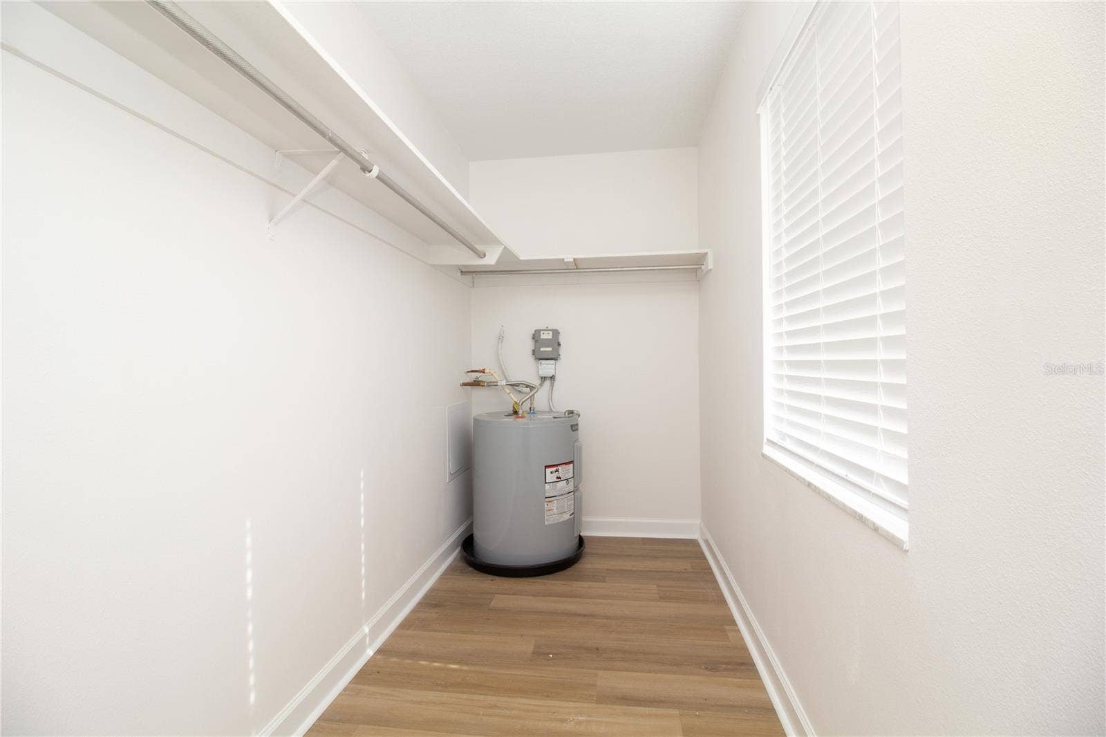 Walk-in closet - Bedroom