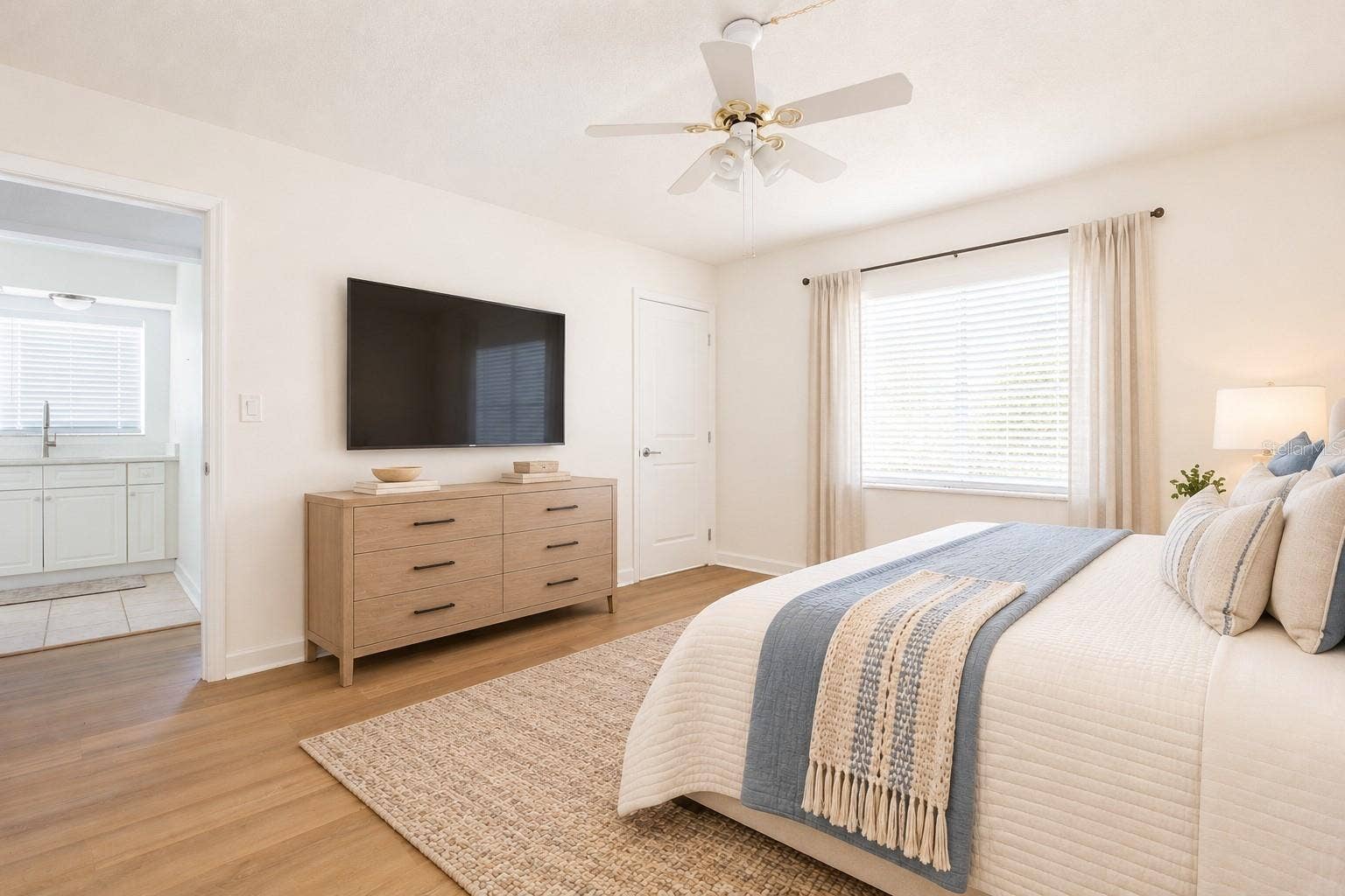 Virtualy Staged - Bedroom