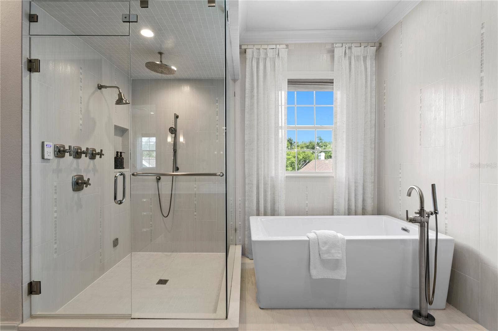 524 BEACH DRIVE NE, St Petersburg, FL 33701 524 BEACH DRIVE NE, St Petersburg, FL 33701