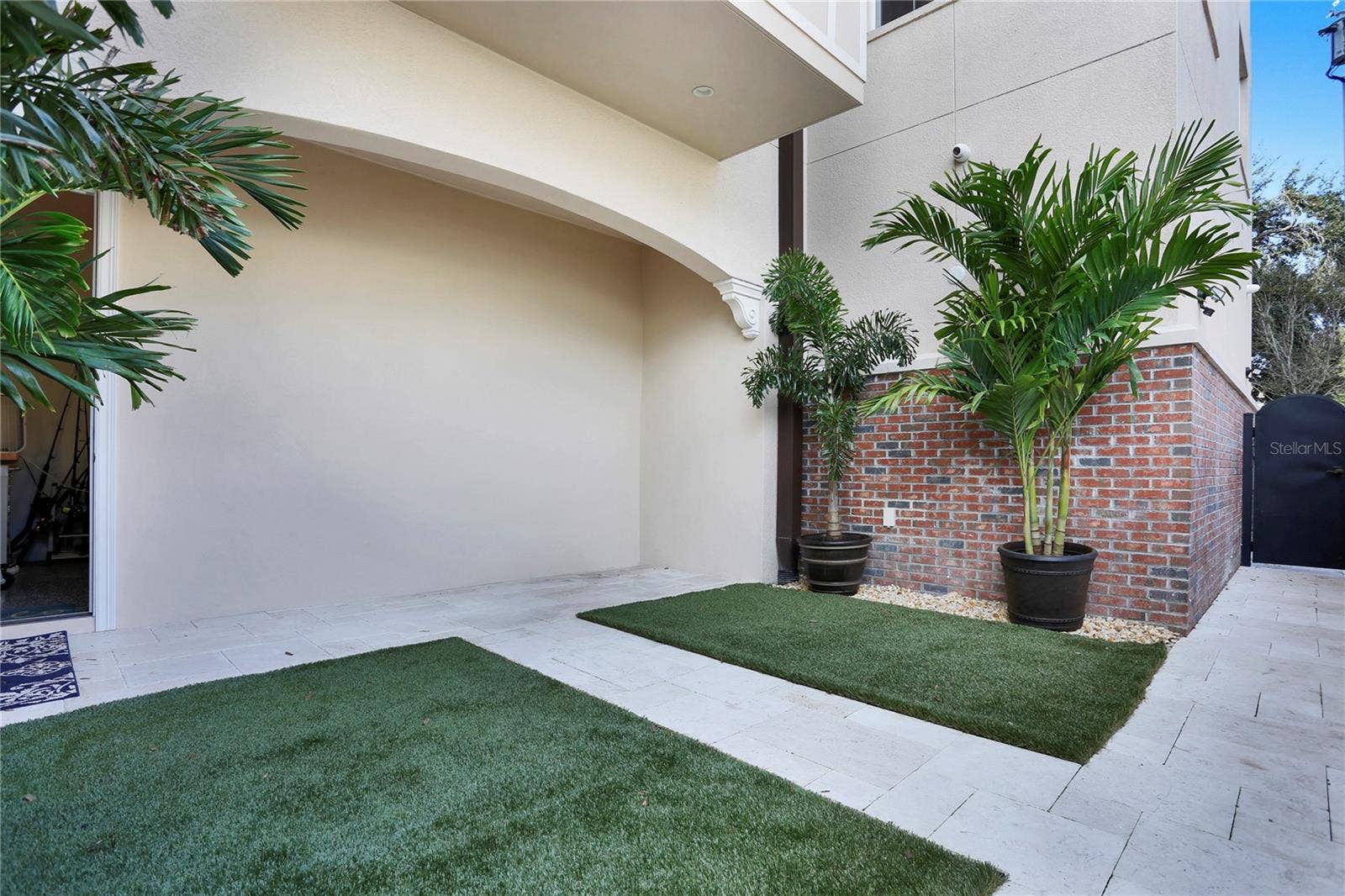 524 BEACH DRIVE NE, St Petersburg, FL 33701 Side yard gated all around