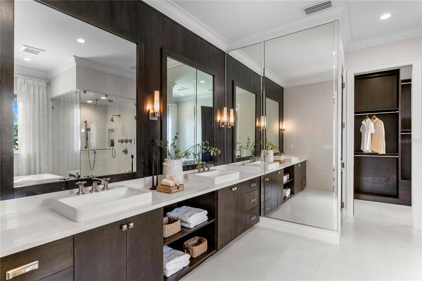 524 BEACH DRIVE NE, St Petersburg, FL 33701 Primary Bathroom