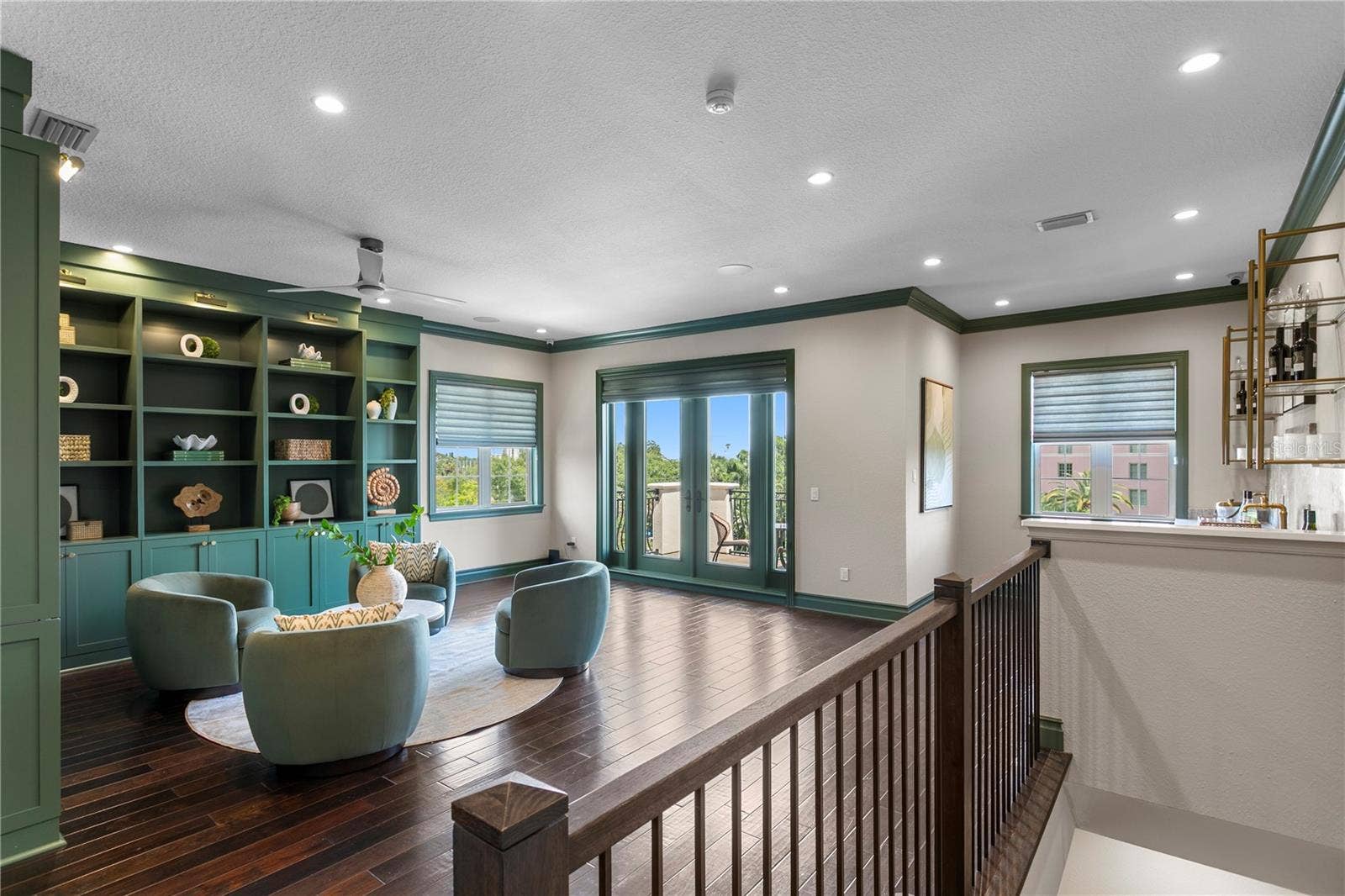 524 BEACH DRIVE NE, St Petersburg, FL 33701 4th Floor lounge