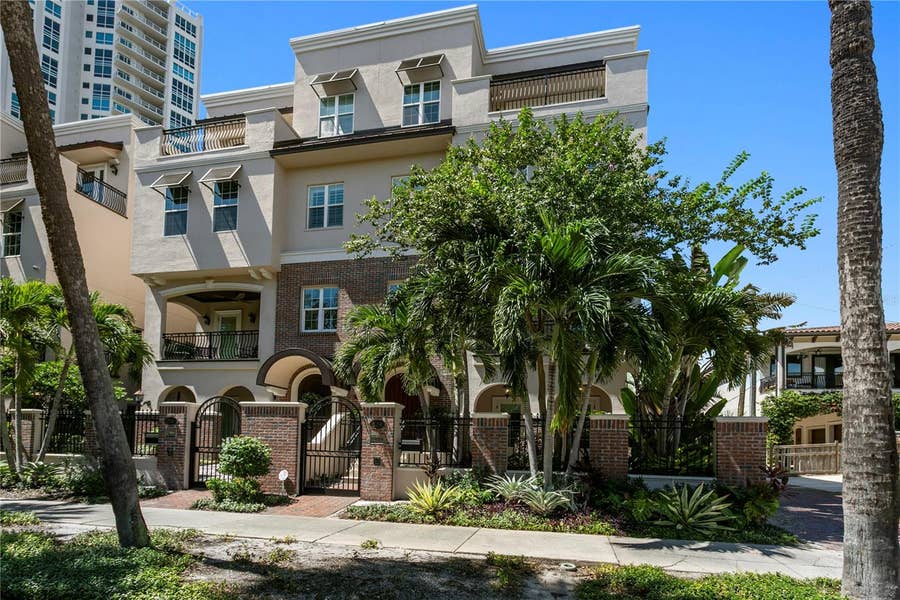 Property photo for 524 BEACH DRIVE NE, St Petersburg, FL
