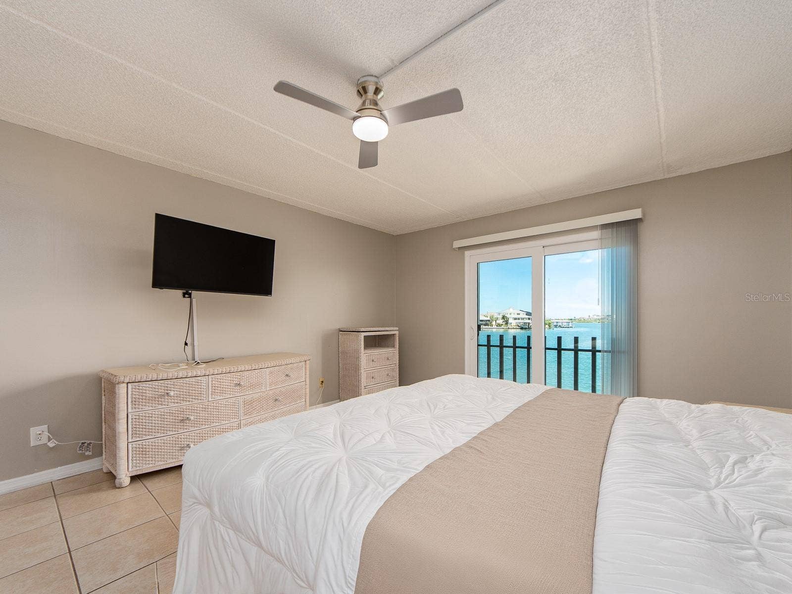 868 BAYWAY BOULEVARD, #208, Clearwater, FL 33767 868 BAYWAY BOULEVARD, #208, Clearwater, FL 33767