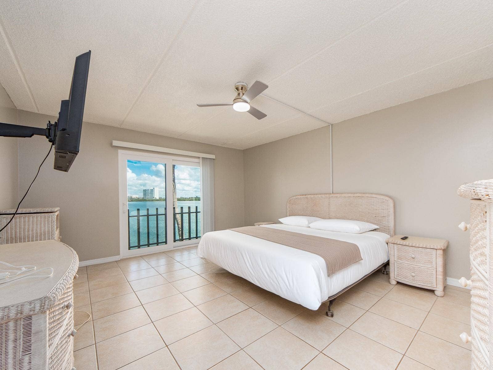 868 BAYWAY BOULEVARD, #208, Clearwater, FL 33767 868 BAYWAY BOULEVARD, #208, Clearwater, FL 33767