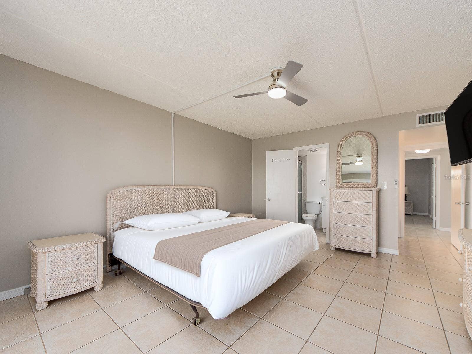 868 BAYWAY BOULEVARD, #208, Clearwater, FL 33767 868 BAYWAY BOULEVARD, #208, Clearwater, FL 33767