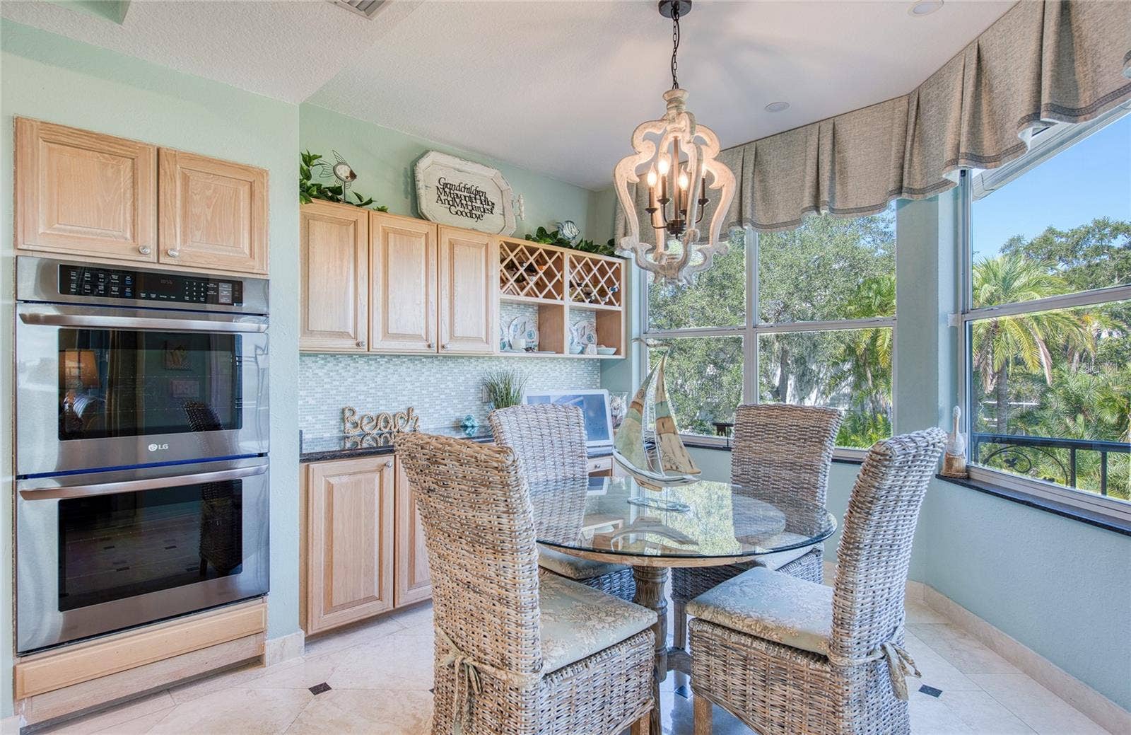 103 ROYAL COURT, Safety Harbor, FL 34695 Breakfast nook (1)