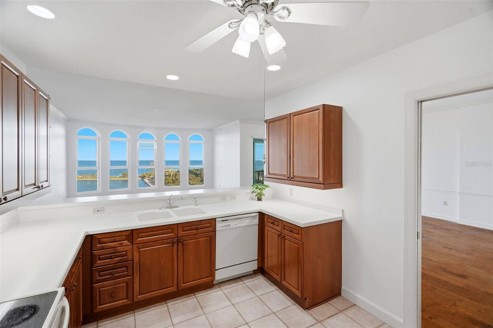 288 BEACH DRIVE NE, #10B, St Petersburg, FL 33701