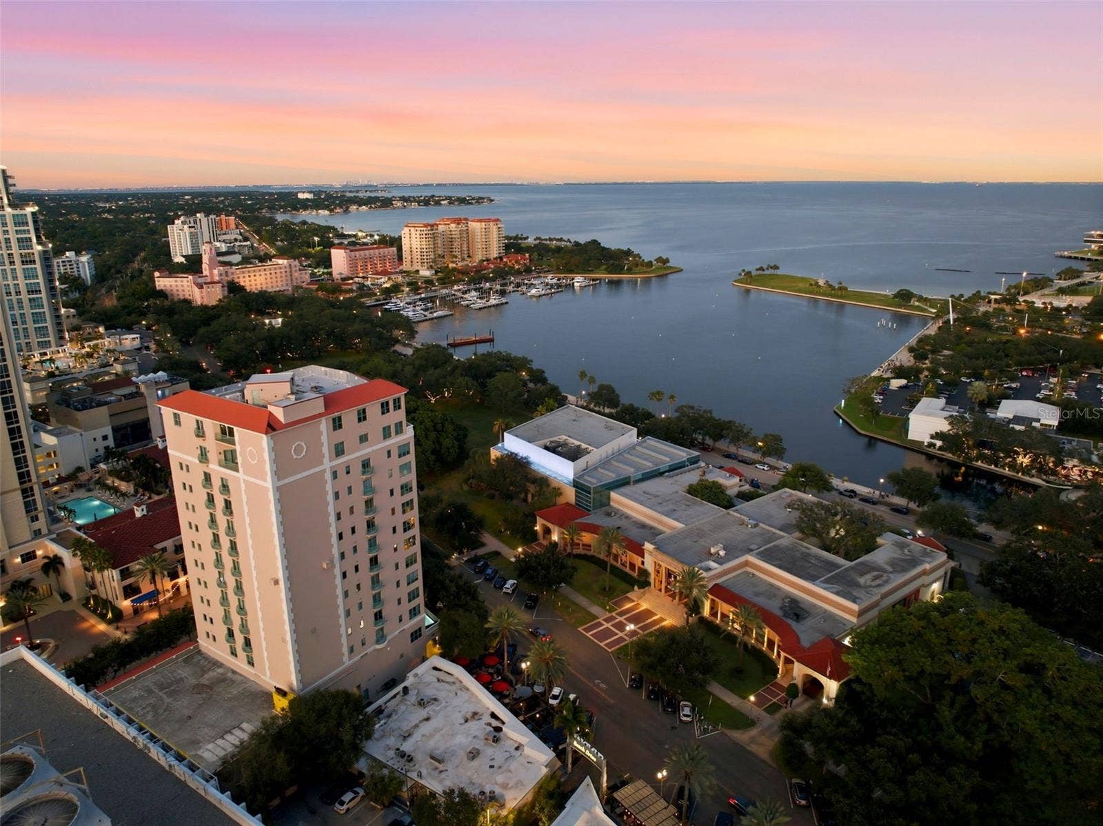 288 BEACH DRIVE NE, #10B, St Petersburg, FL 33701