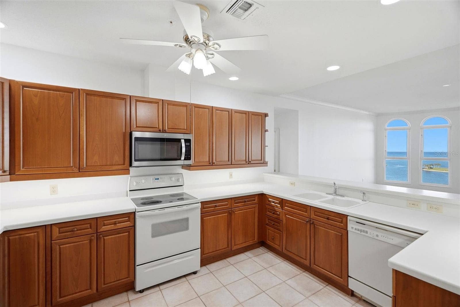 288 BEACH DRIVE NE, #10B, St Petersburg, FL 33701
