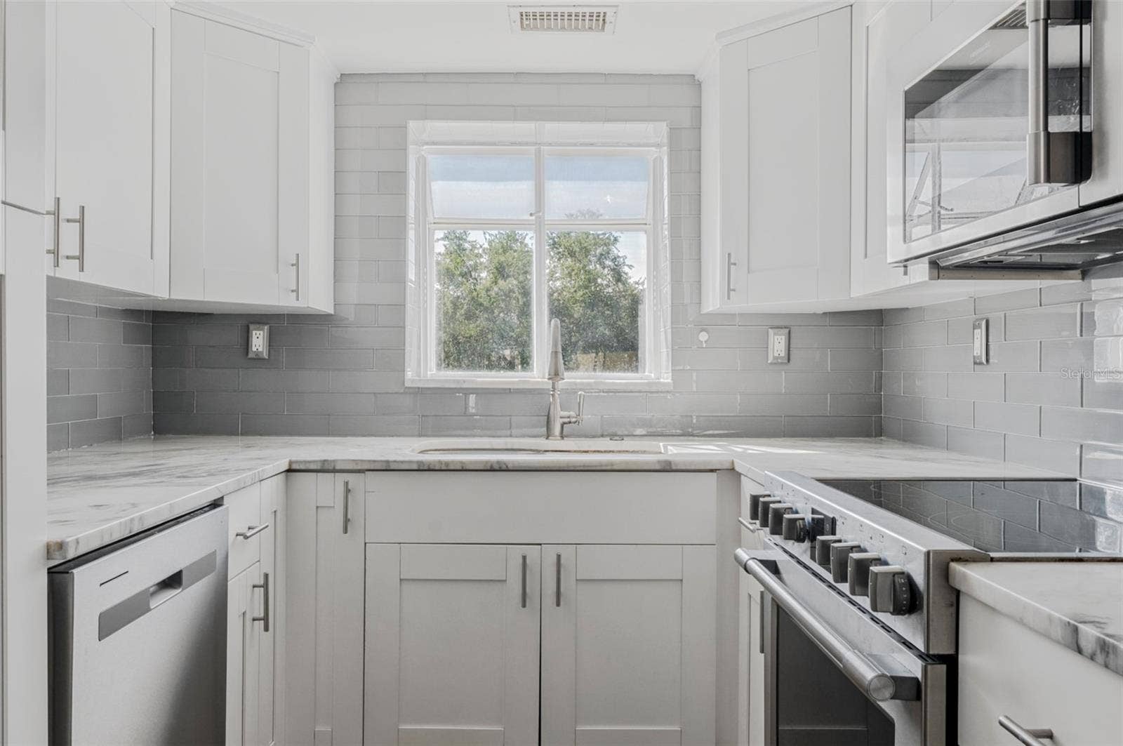 275 CAPRI CIRCLE N, #105, Treasure Island, FL 33706