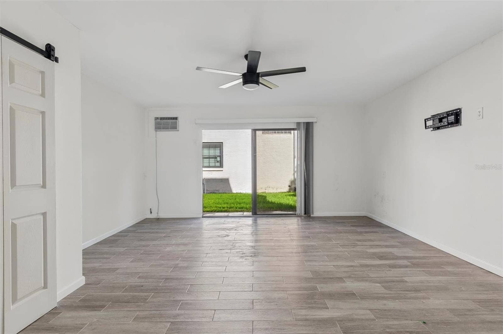 275 CAPRI CIRCLE N, #105, Treasure Island, FL 33706