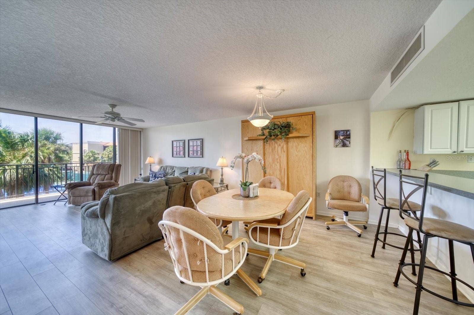 7600 BAYSHORE DRIVE, #202, Treasure Island, FL 33706 7600 BAYSHORE DRIVE, #202, Treasure Island, FL 33706