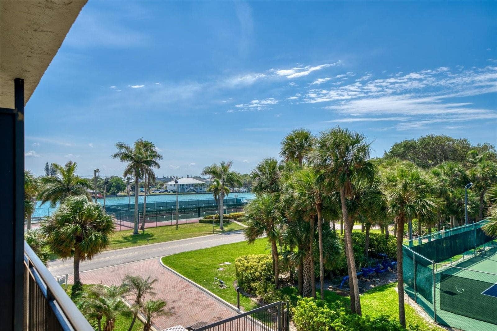 7600 BAYSHORE DRIVE, #202, Treasure Island, FL 33706 7600 BAYSHORE DRIVE, #202, Treasure Island, FL 33706
