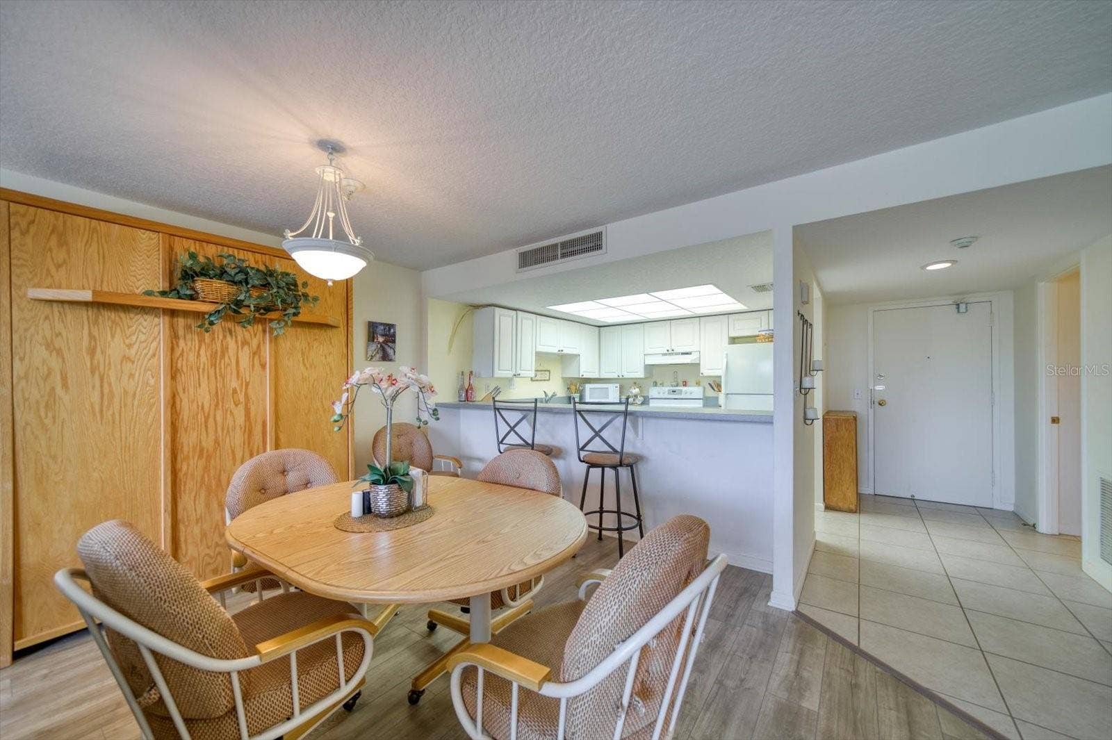 7600 BAYSHORE DRIVE, #202, Treasure Island, FL 33706 7600 BAYSHORE DRIVE, #202, Treasure Island, FL 33706