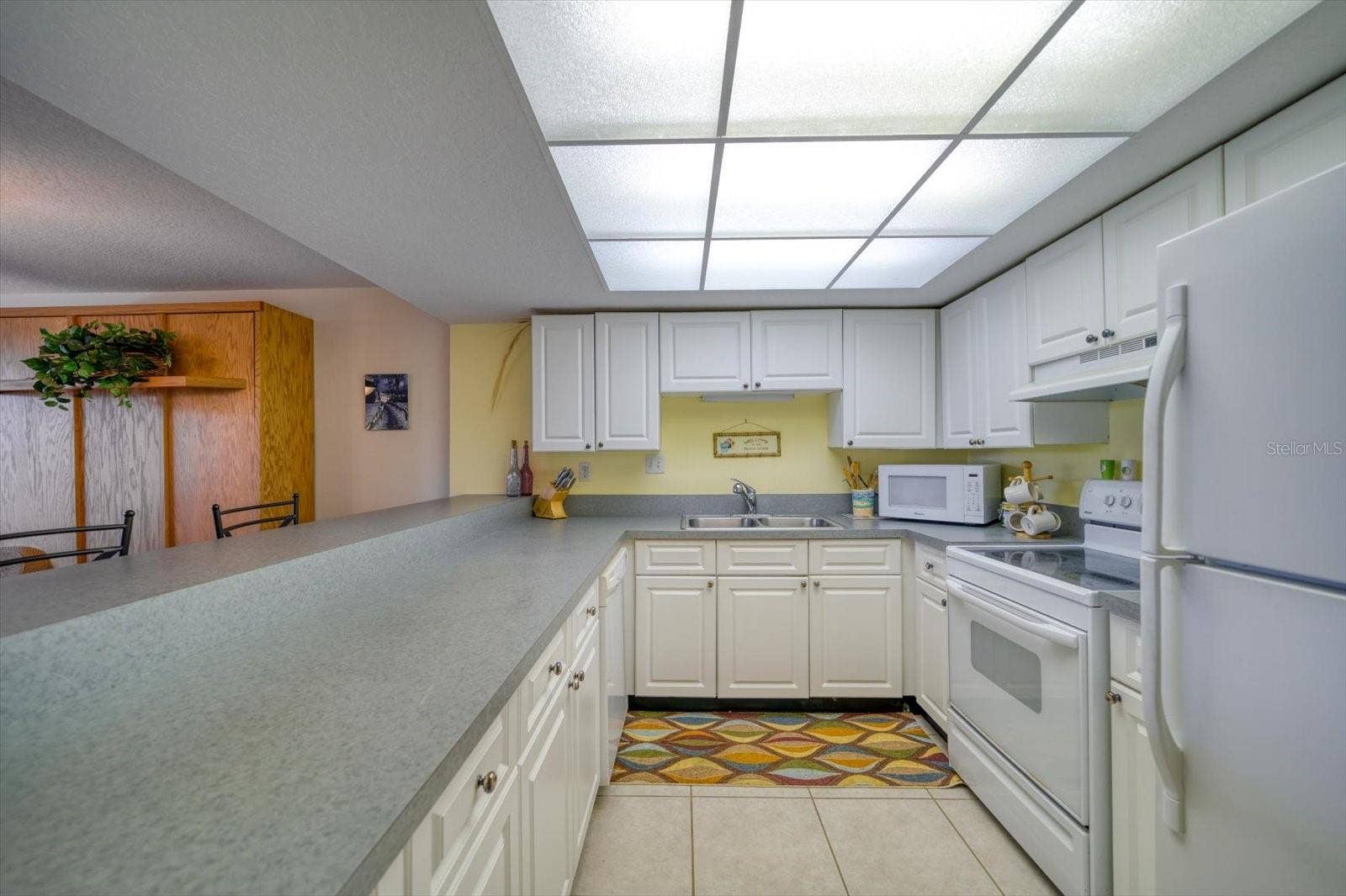 7600 BAYSHORE DRIVE, #202, Treasure Island, FL 33706 7600 BAYSHORE DRIVE, #202, Treasure Island, FL 33706