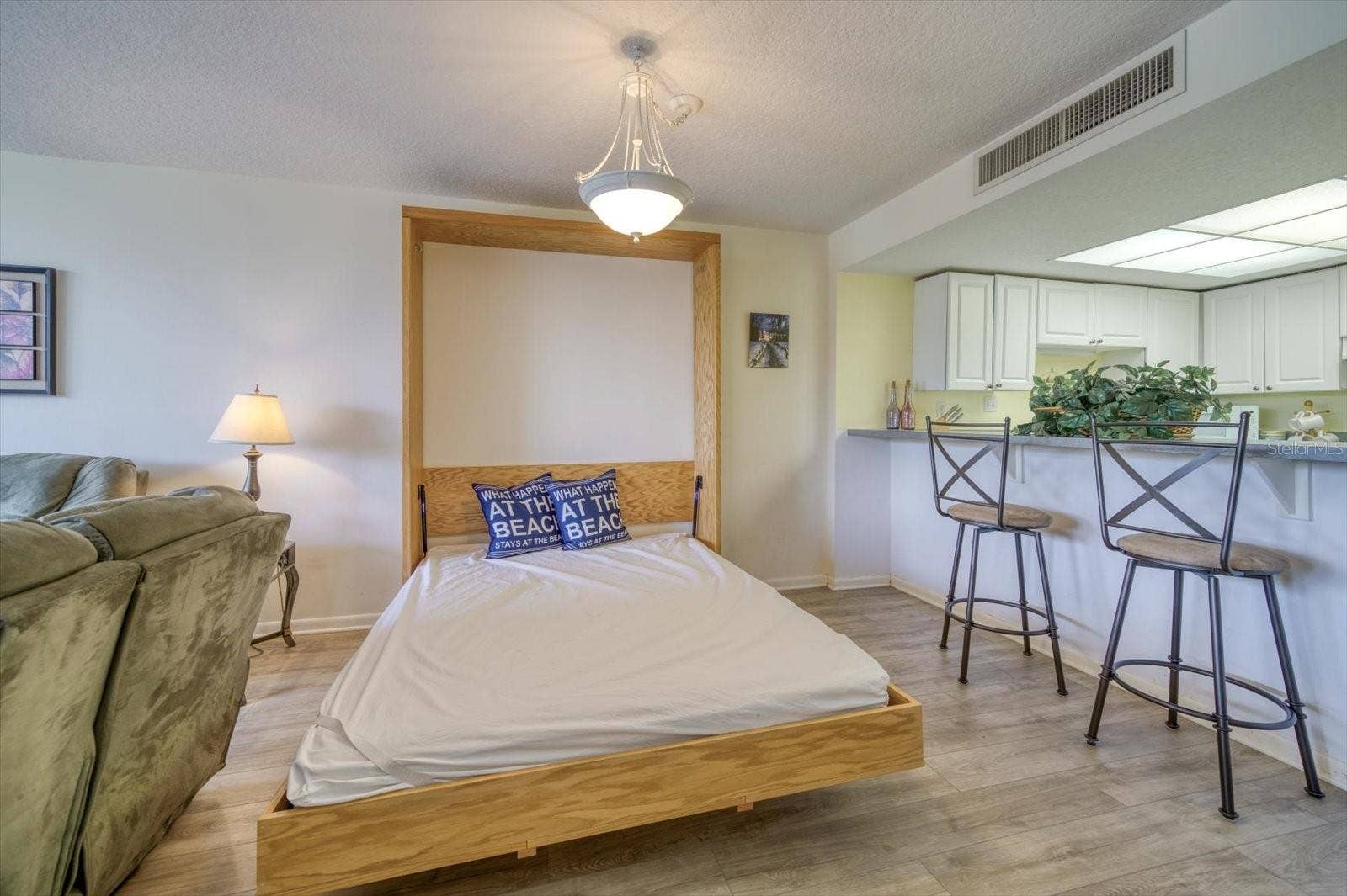 7600 BAYSHORE DRIVE, #202, Treasure Island, FL 33706 7600 BAYSHORE DRIVE, #202, Treasure Island, FL 33706