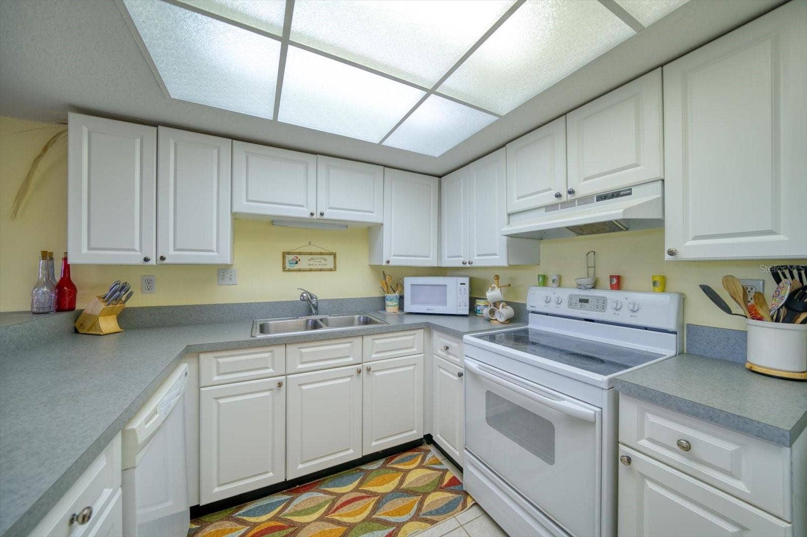7600 BAYSHORE DRIVE, #202, Treasure Island, FL 33706 7600 BAYSHORE DRIVE, #202, Treasure Island, FL 33706