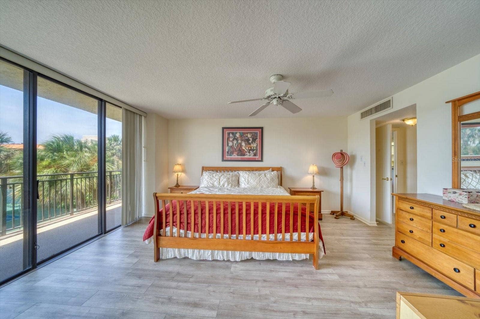 7600 BAYSHORE DRIVE, #202, Treasure Island, FL 33706 7600 BAYSHORE DRIVE, #202, Treasure Island, FL 33706