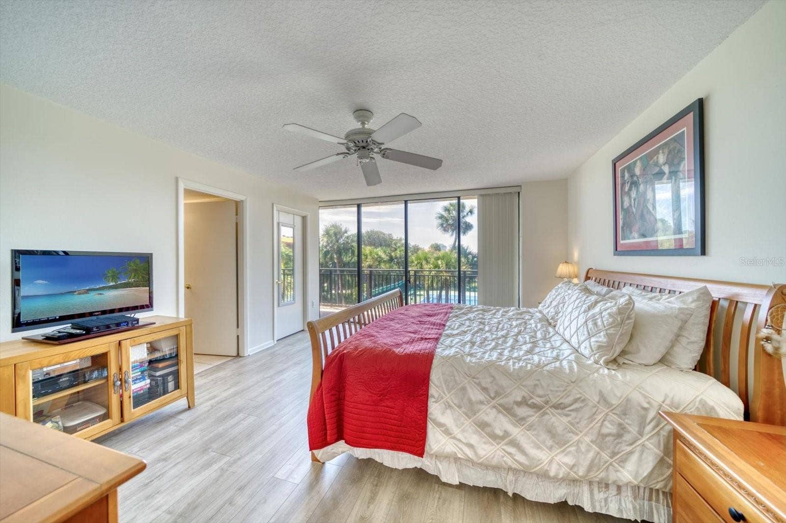 7600 BAYSHORE DRIVE, #202, Treasure Island, FL 33706 7600 BAYSHORE DRIVE, #202, Treasure Island, FL 33706