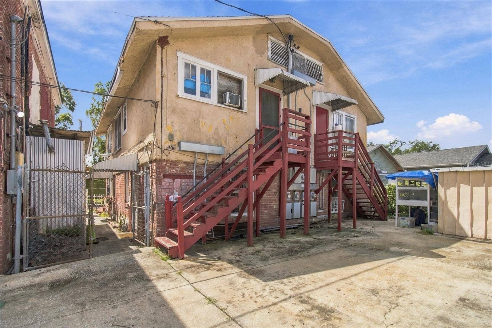 2402 N HIGHLAND AVENUE, Tampa, FL 33602 4 studio/efficiencies on the 1st floor and TWO 1 bedroom/1 bath apartments on the 2nd Floor