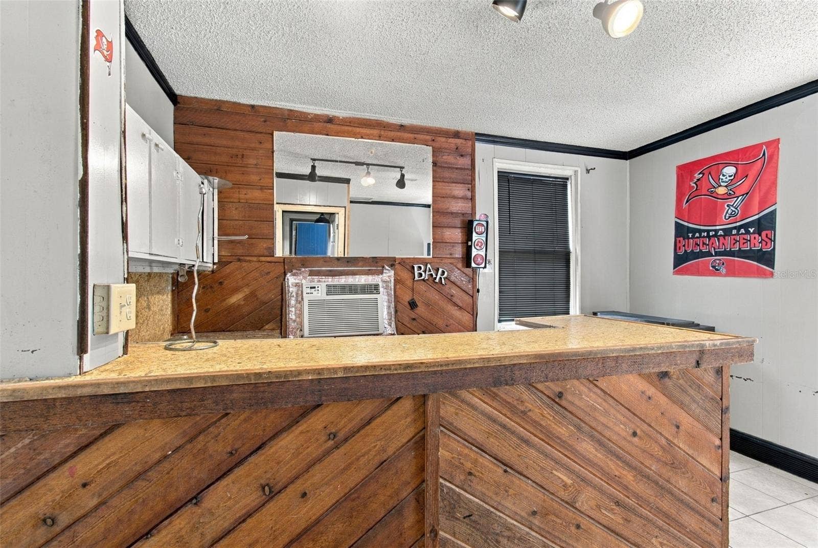 2402 N HIGHLAND AVENUE, Tampa, FL 33602 2nd Floor bar area