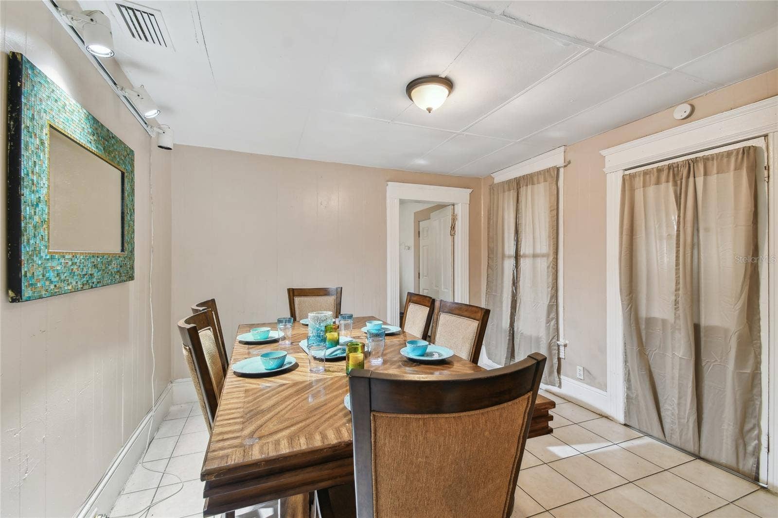 2402 N HIGHLAND AVENUE, Tampa, FL 33602 2402 N HIGHLAND AVENUE, Tampa, FL 33602