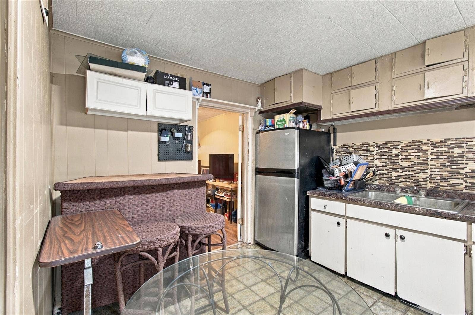 2402 N HIGHLAND AVENUE, Tampa, FL 33602 Large kitchen with eat-in space