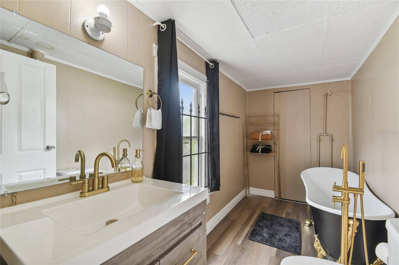 2402 N HIGHLAND AVENUE, Tampa, FL 33602 Bath 1 of 2