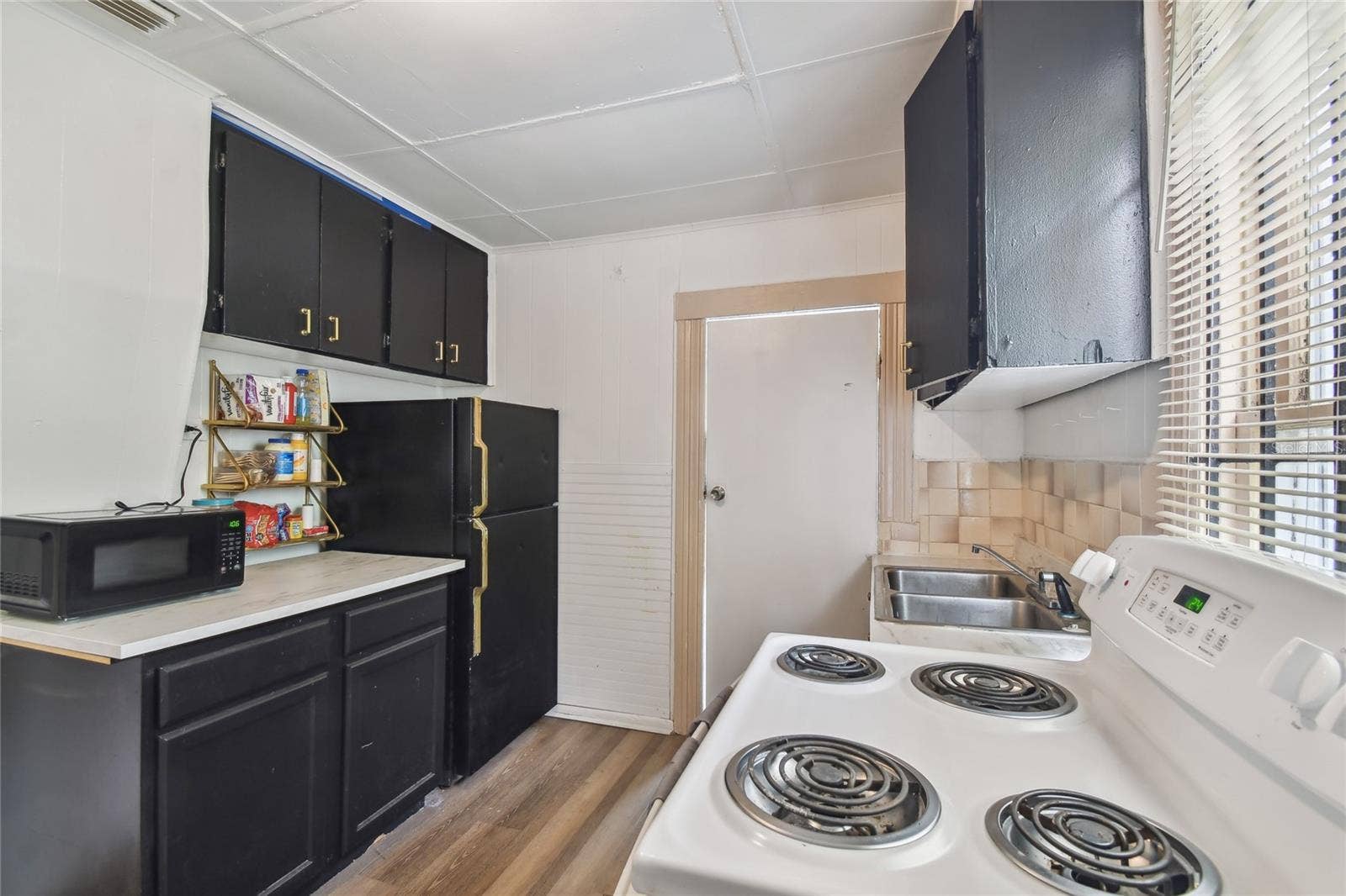 2402 N HIGHLAND AVENUE, Tampa, FL 33602 Kitchen