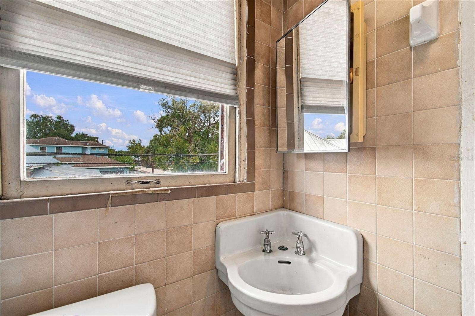 2402 N HIGHLAND AVENUE, Tampa, FL 33602 2402 N HIGHLAND AVENUE, Tampa, FL 33602